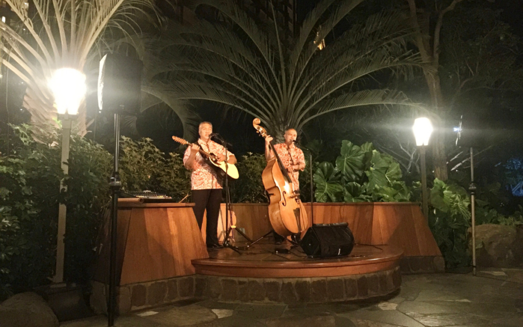 where-to-eat-near-aulani-oceanfront-dinners-mai-tai-happy-hours